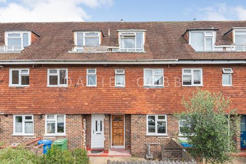 Ambergate Street, London, SE17 3 bed terraced house for sale