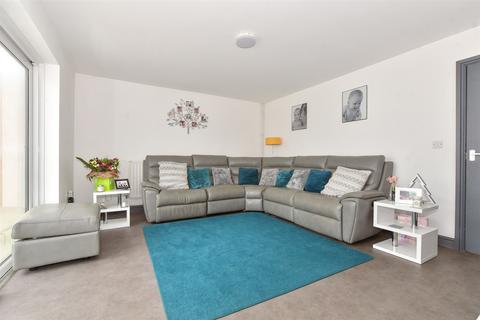 Lauriston Close, Ramsgate, Kent 4 bed chalet for sale