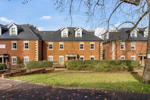 Oxted,  Surrey,  RH8 3 bed flat for sale