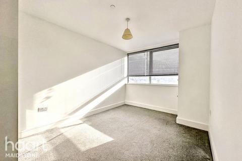 Lower Stone Street, Maidstone 2 bed apartment for sale