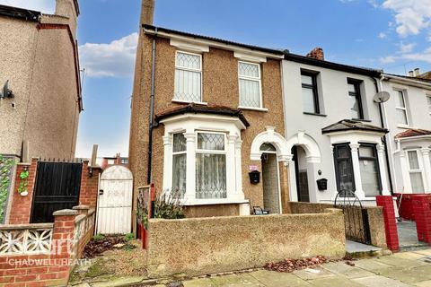 Hainault Road, Romford 2 bed end of terrace house for sale