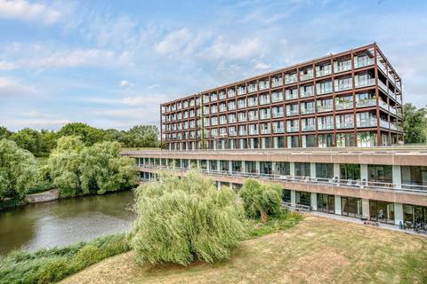 Lake Shore Drive, Bristol 1 bed apartment for sale