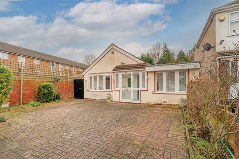 Arnold Avenue East, Enfield 3 bed detached house for sale