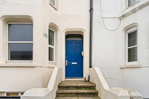 Seaford BN25 2 bed flat for sale