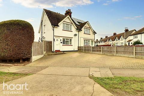 Ellis Avenue, Stevenage 3 bed semi