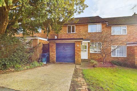 Hepplewhite Close, High Wycombe... 3 bed semi