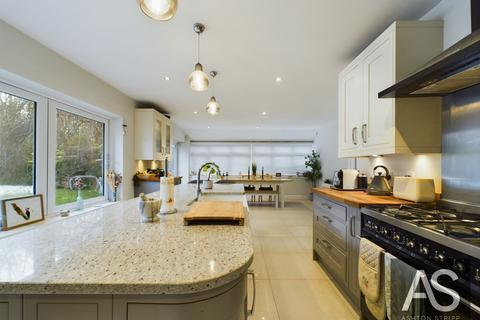 Hackwood, Robertsbridge, TN32 5 bed detached house for sale