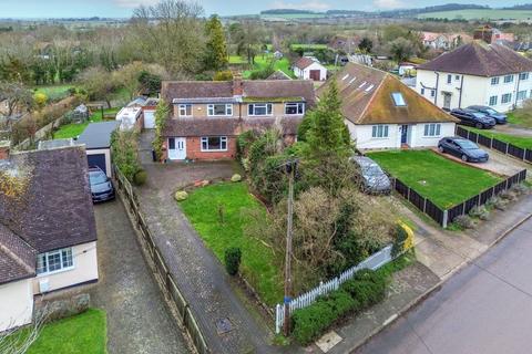 Station Road, Baldock SG7 3 bed semi