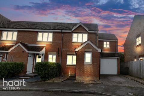 Hinds Way, Aylesbury 3 bed end of terrace house for sale
