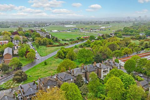 Vanbrugh Park, London 3 bed apartment for sale