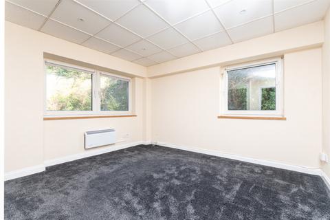 Spring Grove, Gravesend, Kent 1 bed ground floor flat for sale