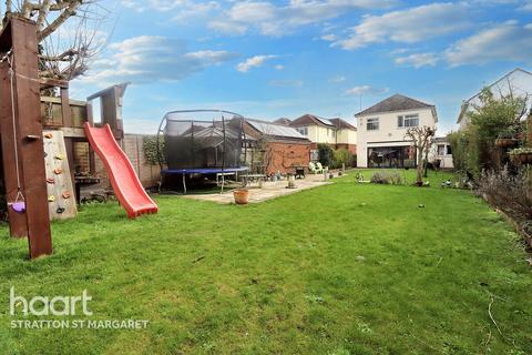 Highworth Road, Swindon 3 bed detached house for sale