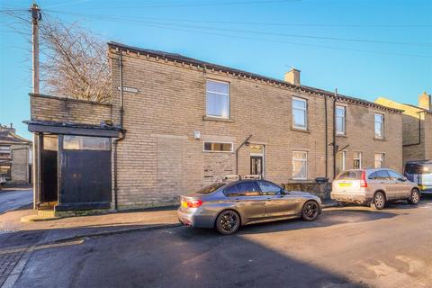 John Street, Brighouse 3 bed detached house for sale