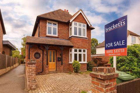 Yew Tree Road, Southborough... 3 bed detached house for sale