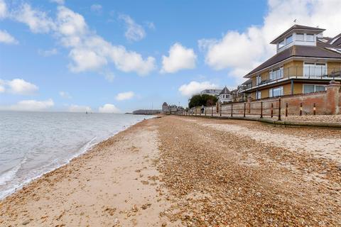 Queens Road, Cowes, Isle of Wight 2 bed apartment for sale