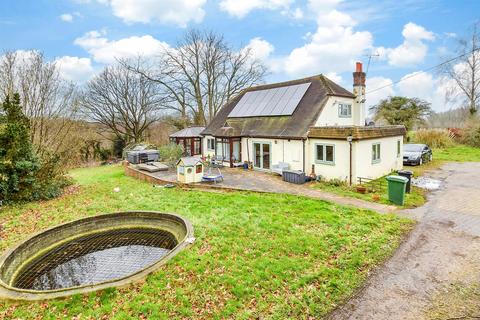 Fairbourne Lane, Harrietsham... 3 bed detached bungalow for sale