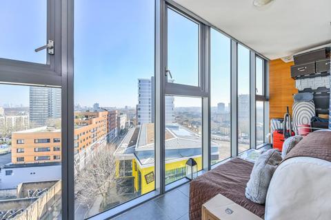 Falcon Wharf, Battersea, London, SW11 1 bed flat for sale
