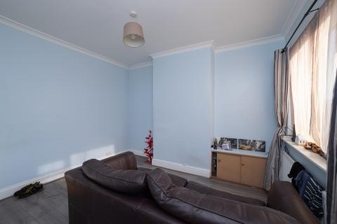 Wood Street, Castleford WF10 2 bed terraced house for sale