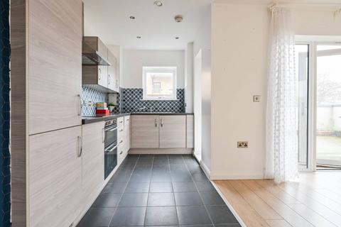 Thornbury Way, Walthamstow, London, E17 2 bed flat for sale