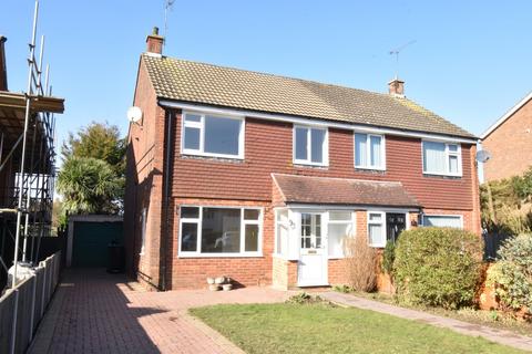 Robins Close, Lenham, ME17 3 bed semi