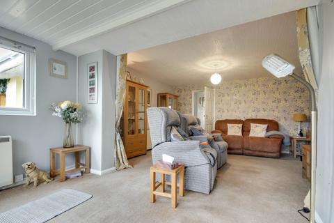 Clovelly Gardens North, Bideford EX39 2 bed terraced bungalow for sale