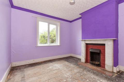 Broadway, Totland Bay, Isle of Wight 3 bed terraced house for sale
