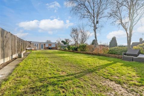 Istead Rise, Istead Rise, Gravesend... 3 bed semi
