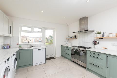 Istead Rise, Istead Rise, Gravesend... 3 bed semi