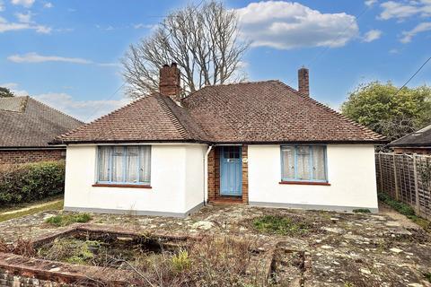 Daux Avenue, Billingshurst, RH14 3 bed detached bungalow for sale