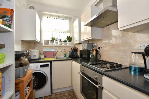 Green Lane, Dagenham, Essex 2 bed flat for sale