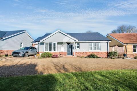 Greys Farm Close, Frinton