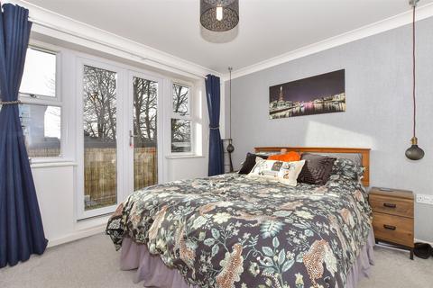 Tonbridge Road, Maidstone, Kent 2 bed apartment for sale