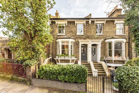 Shacklewell Lane, London E8 4 bed terraced house for sale