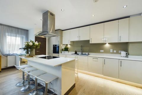 Station Hill, Bury St Edmunds, IP32 2 bed flat for sale
