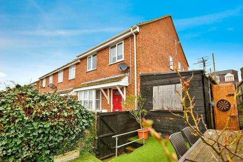 St James Close, Sheerness ME12 3 bed end of terrace house for sale