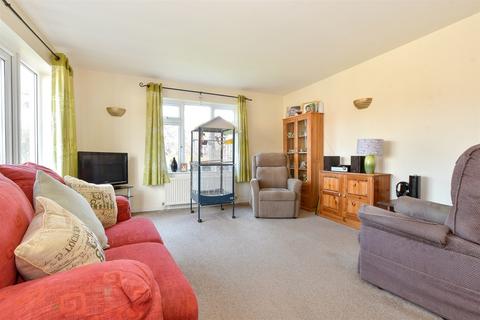 Elliston Road, Totland Bay, Isle of... 6 bed chalet for sale