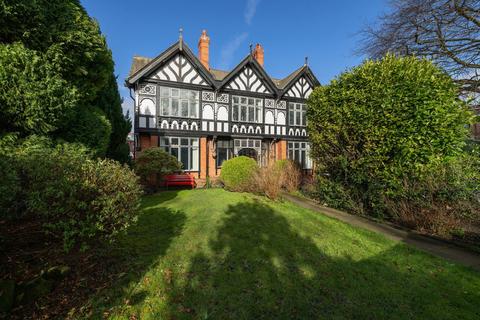 Flookersbrook, Chester, Cheshire, CH2 5 bed detached house for sale