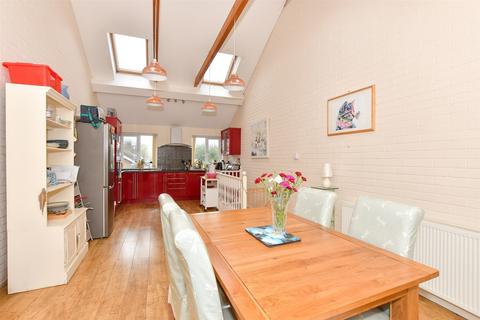Uplands, Canterbury CT2 4 bed semi