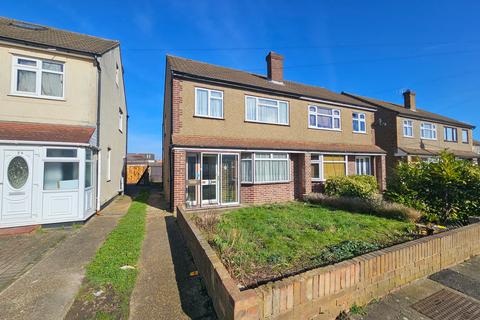 Epping Close, Romford, RM7 3 bed semi