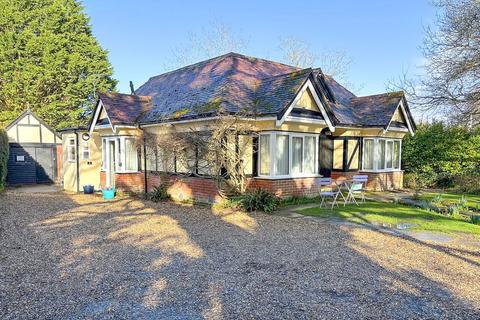Southampton Road, Lyndhurst, SO43 4 bed detached bungalow for sale