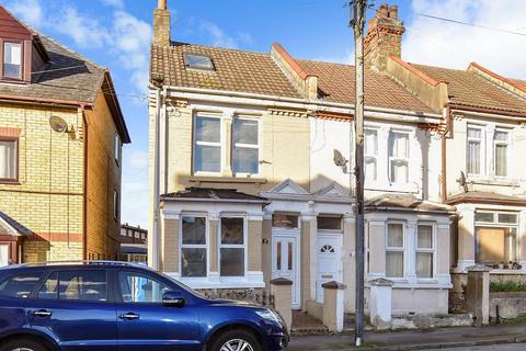Foord Street, Rochester, Kent 4 bed end of terrace house for sale