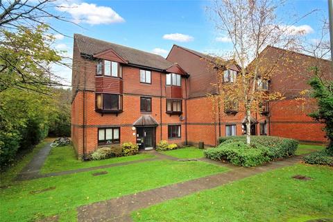 Foxhills, Surrey GU21 2 bed flat for sale