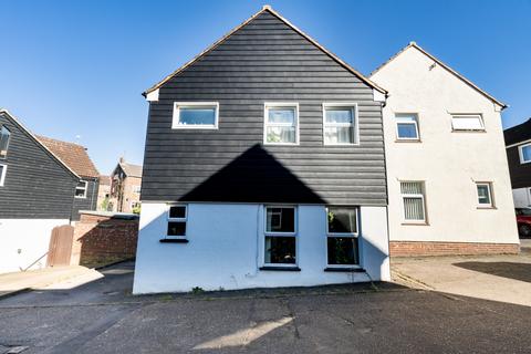 Manor Road, Stansted CM24 4 bed house of multiple occupation for sale