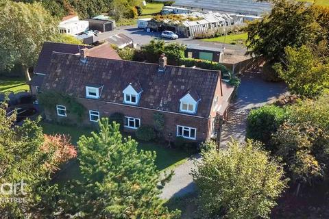 Harwich Road, Lawford, Manningtree... 4 bed semi