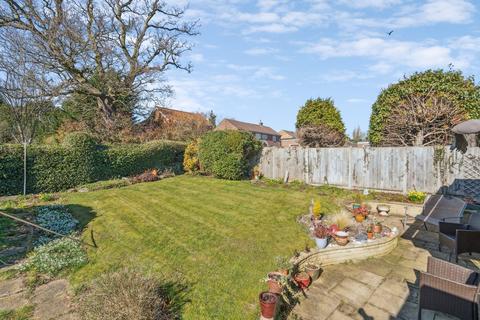 Penn Meadow, Stoke Poges SL2 2 bed bungalow for sale