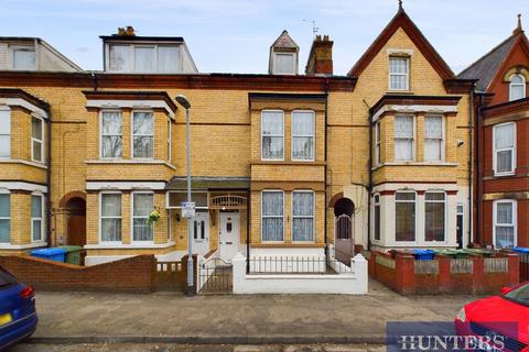 Blackburn Avenue, Bridlington 6 bed terraced house for sale