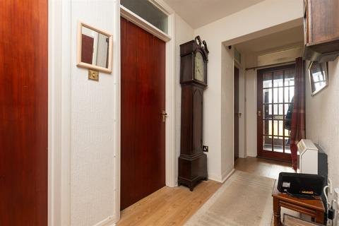New Road, Meopham, Kent 1 bed ground floor flat for sale