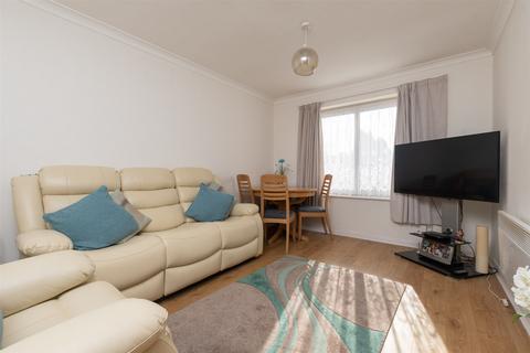 Hook Green Court, Meopham DA13 1 bed ground floor flat for sale