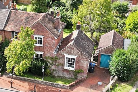 High Street, Cuckfield 2 bed village house for sale