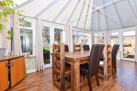 Claygate Road, Yalding, Maidstone, Kent 4 bed semi